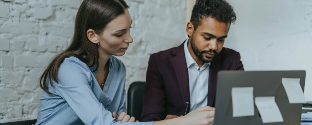 Deux conseillers en Gestion de Patrimoine qui travaille sur l'automatisation et la fiabilisation du KYC à l’aide d’un agrégateur de comptes.